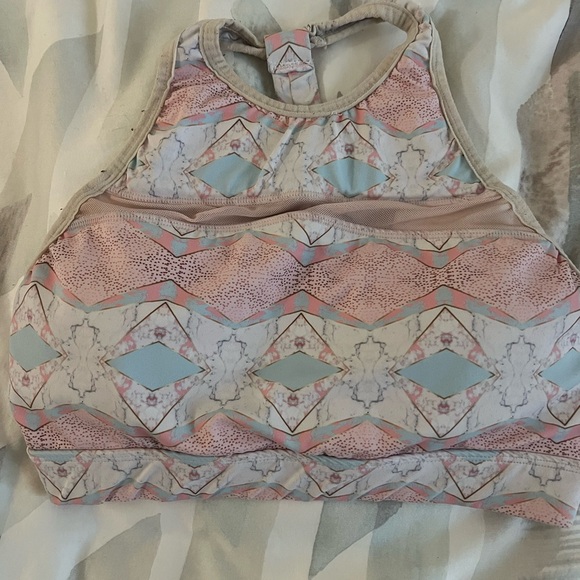 Geometric Patterned Sports Bra - Picture 1 of 2